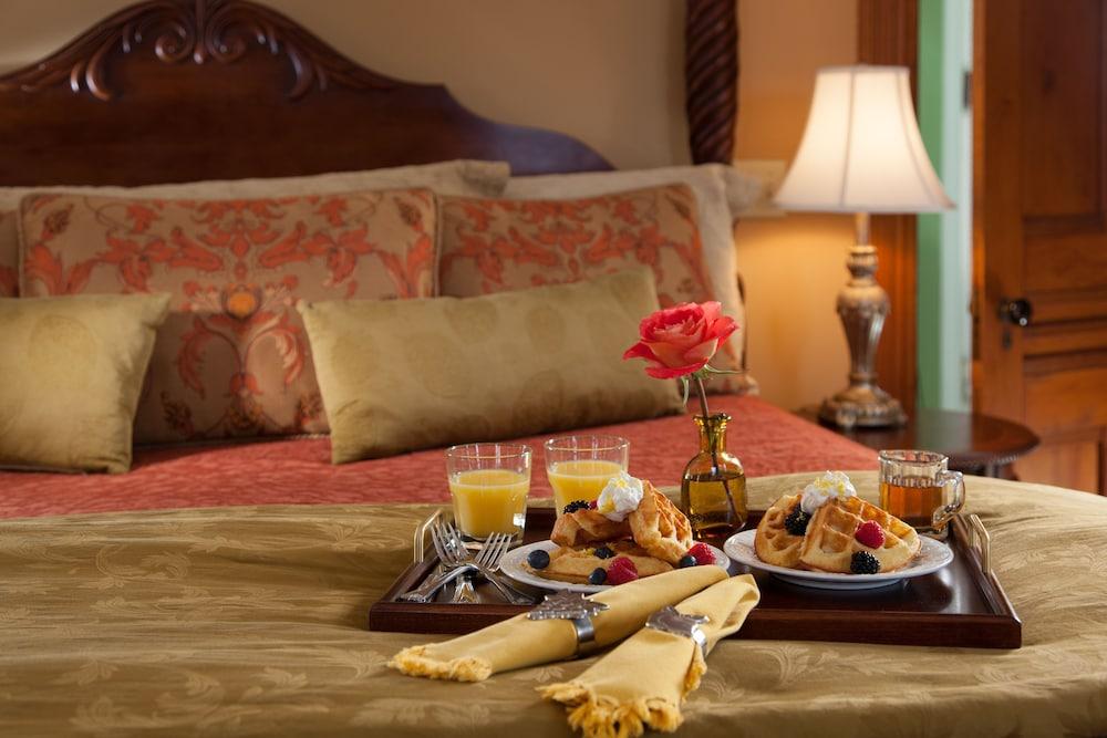 Lang House On Main Street