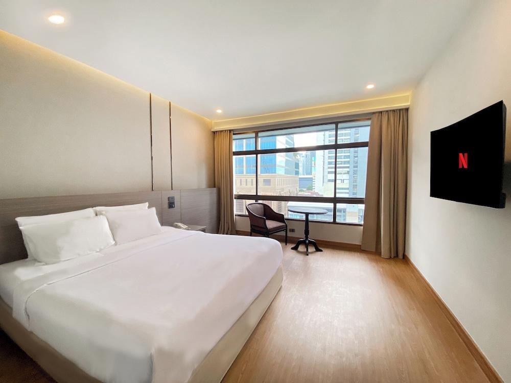 Pinnacle Lumpini Park Hotel