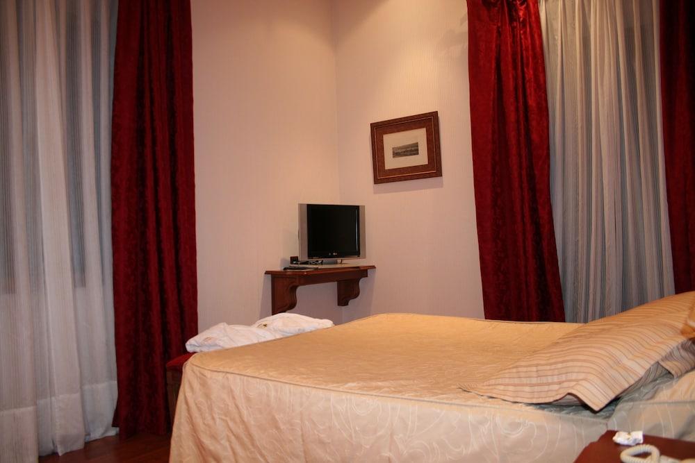 Palacio de La Magdalena Hotel