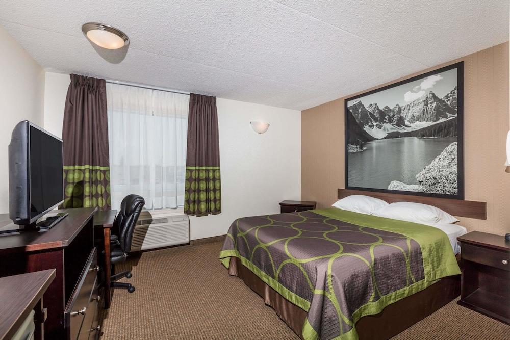 Super 8 by Wyndham Edson