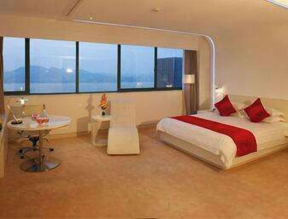 Ramada Plaza Riverside Hangzhou