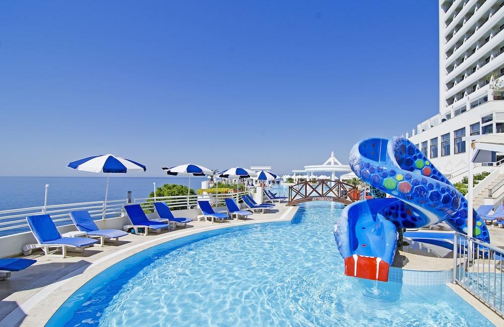 Korumar Deluxe Hotel