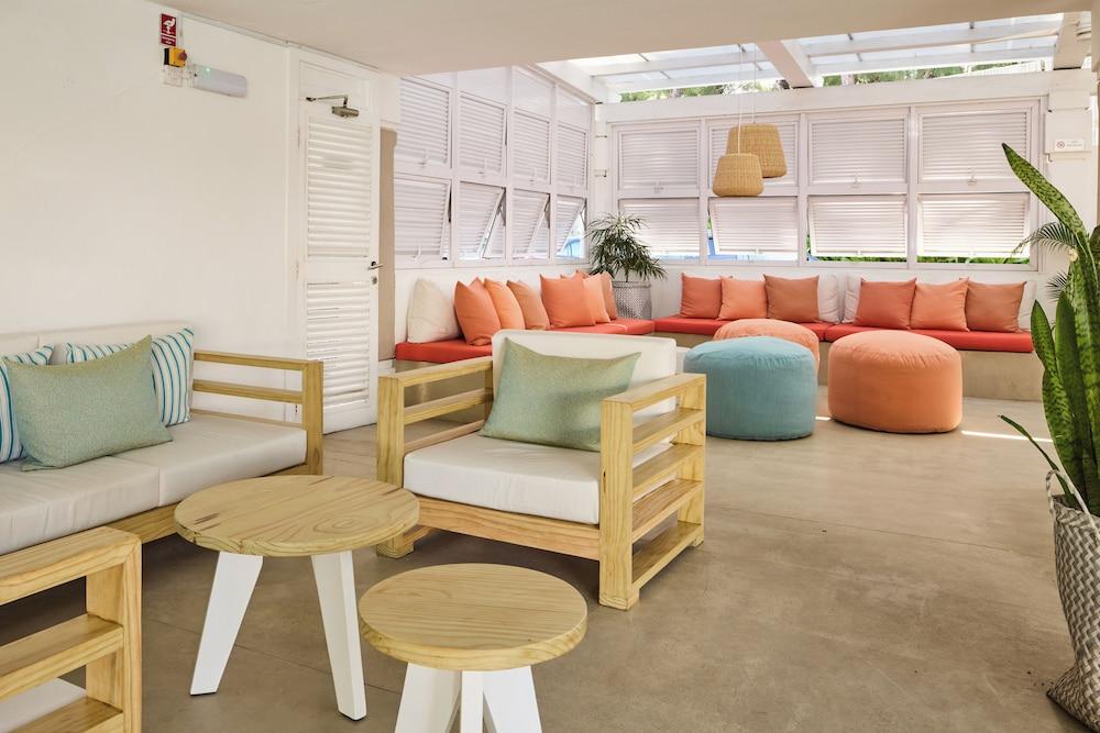 Tropical Attitude - Adults only