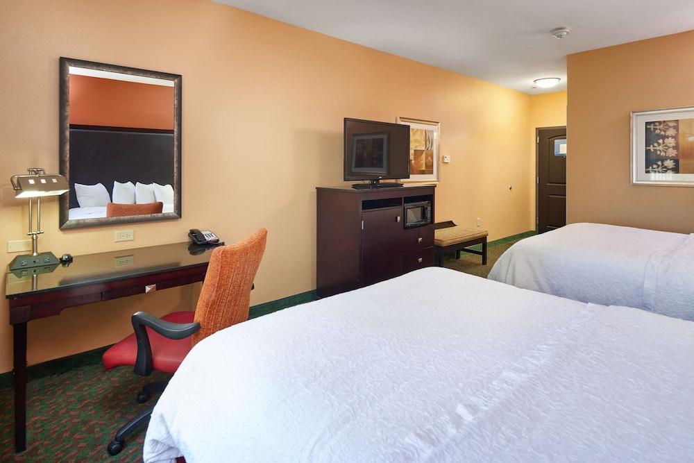 Hampton Inn & Suites Waco-South