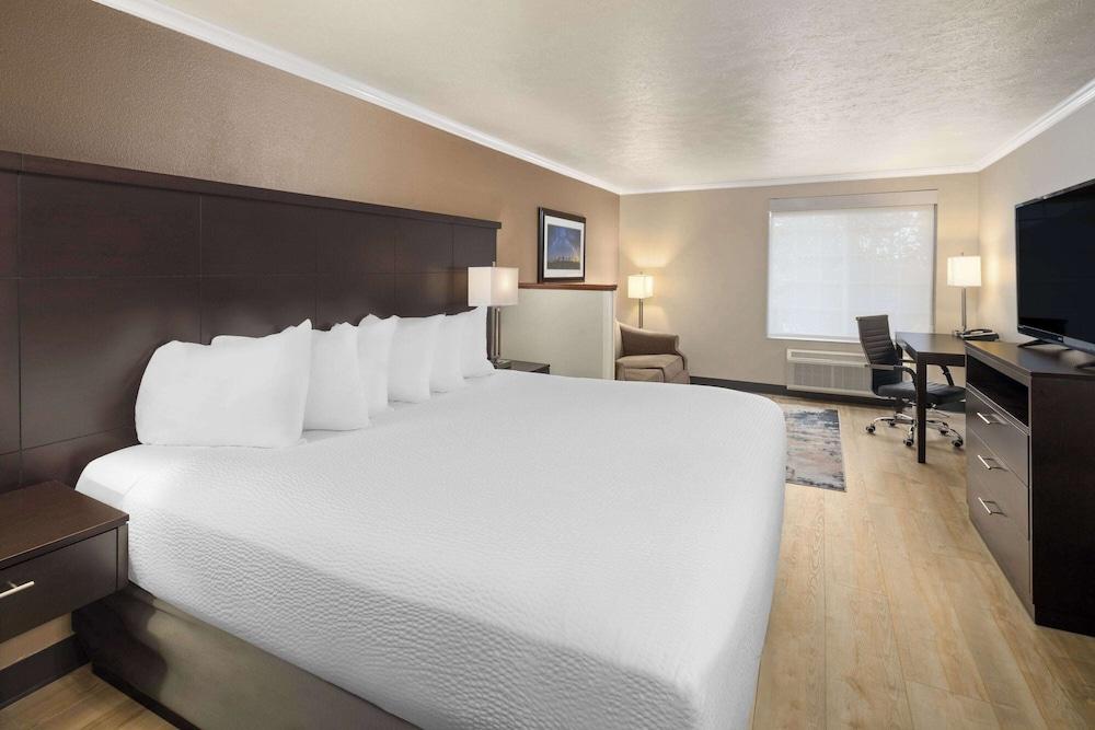 Ramada by Wyndham Moses Lake