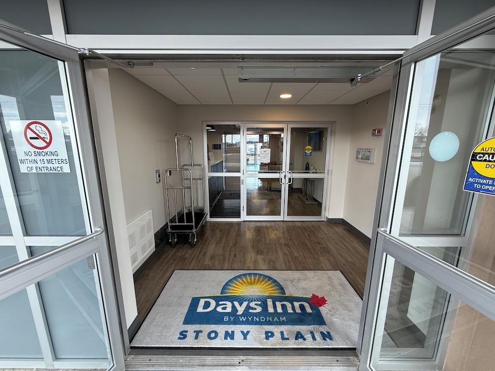 Days Inn by Wyndham Stony Plain