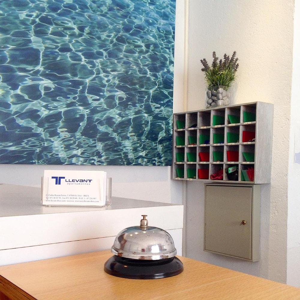 Apartamentos Llevant