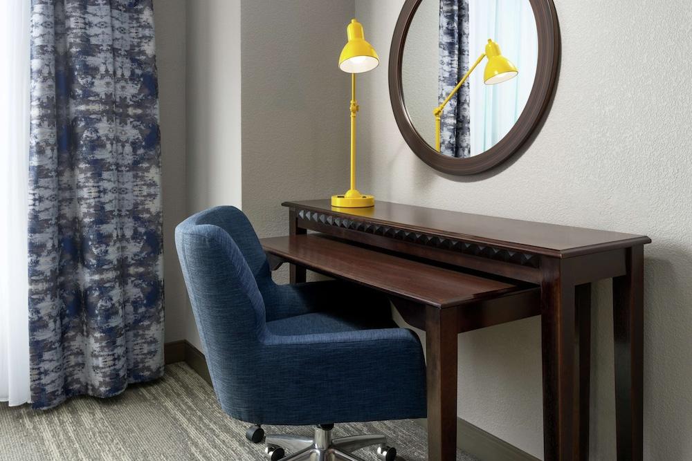 Hampton Inn & Suites National Harbor - Alexandria Area