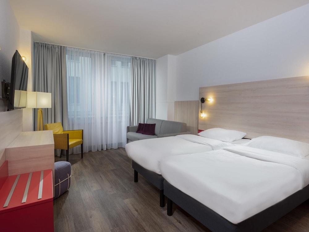 greet Berlin Alexanderplatz