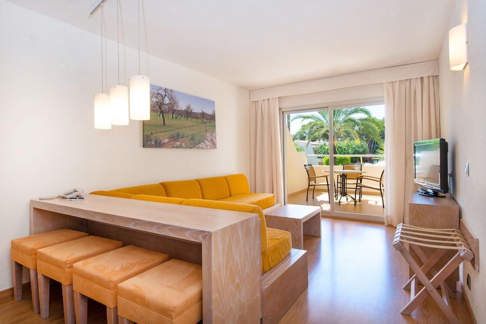 Iberostar Waves Pinos Park