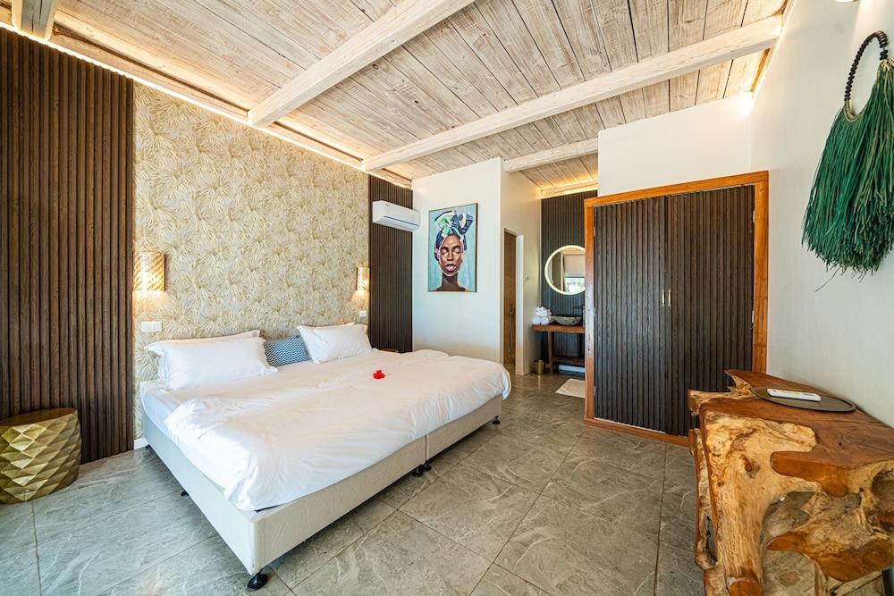 Coral Rocks Hotel & Restaurant