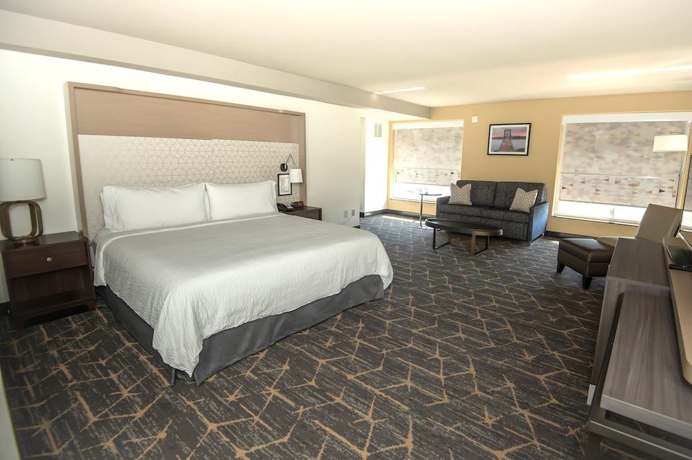 Holiday Inn & Suites Oakland Airport by IHG
