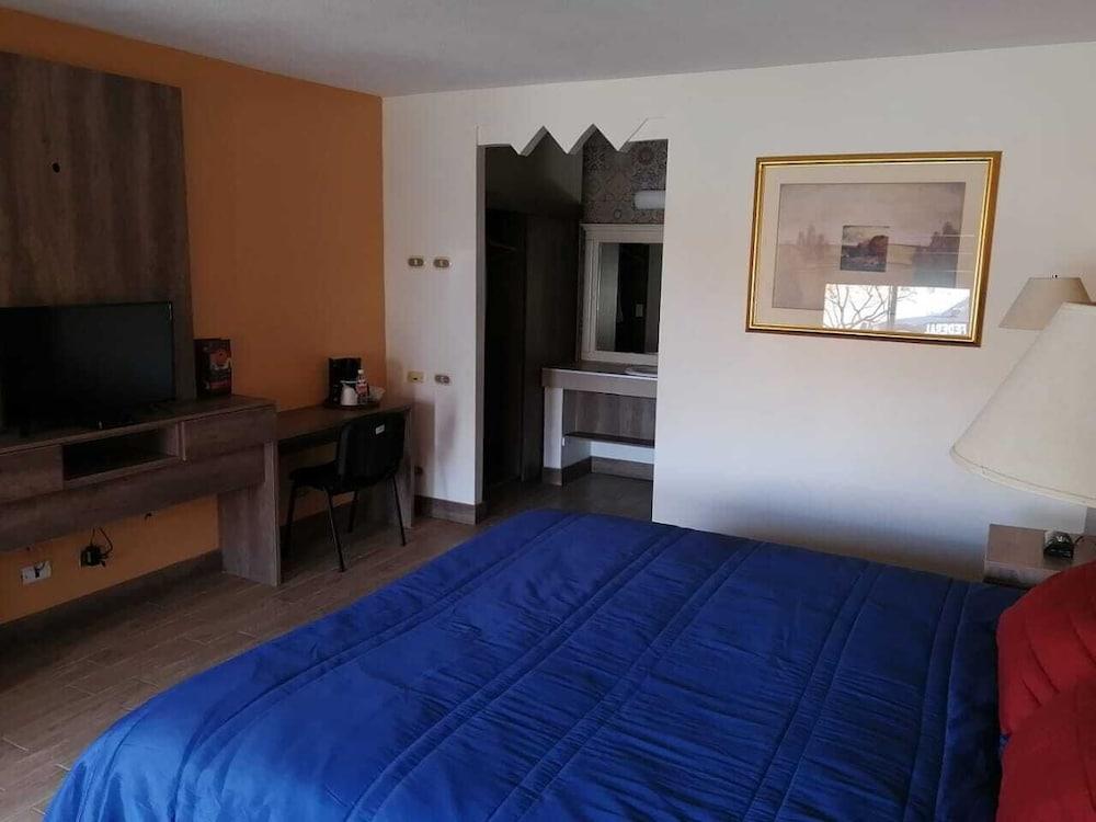 Hotel El Cason and Suites