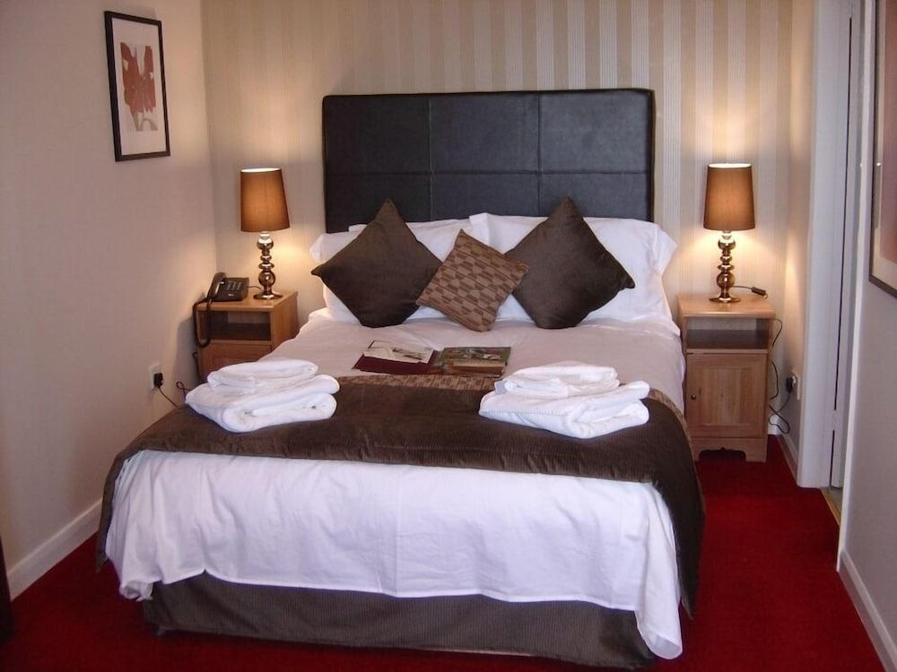 The Cliffemount Hotel