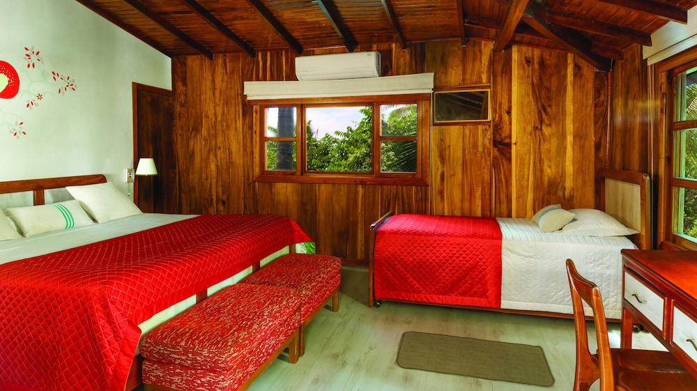 The Wooden House Lodge