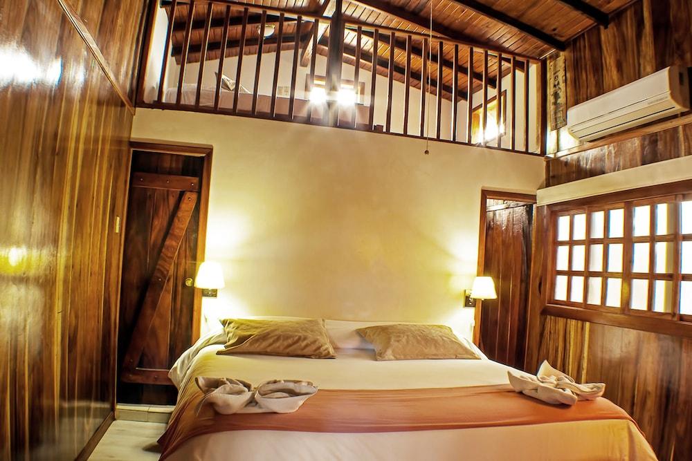 The Wooden House Lodge