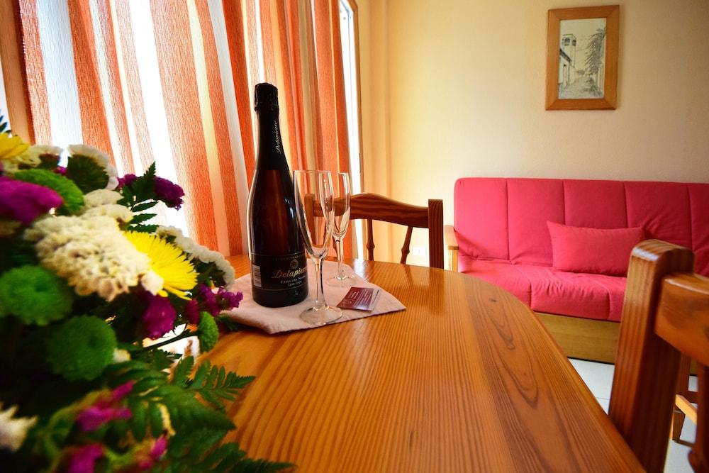 Skyview Hotel by LIVVO