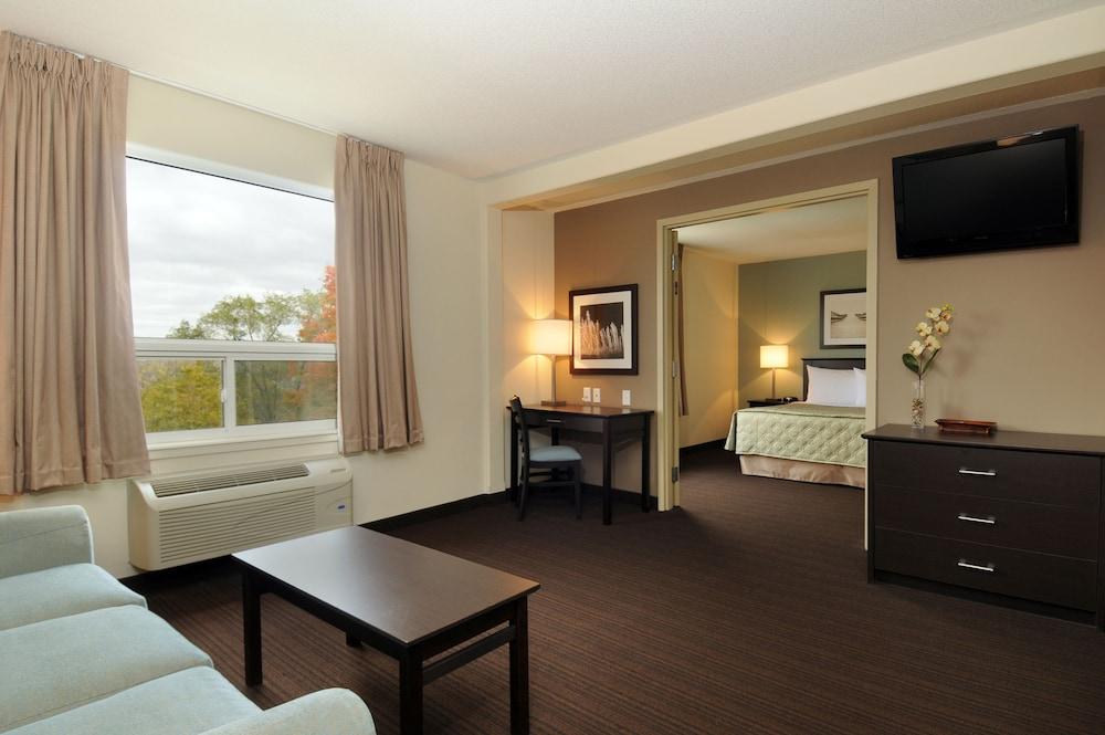 Super 8 by Wyndham Peterborough