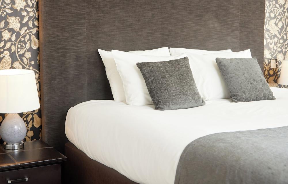 Chequers Inn by Greene King Inns