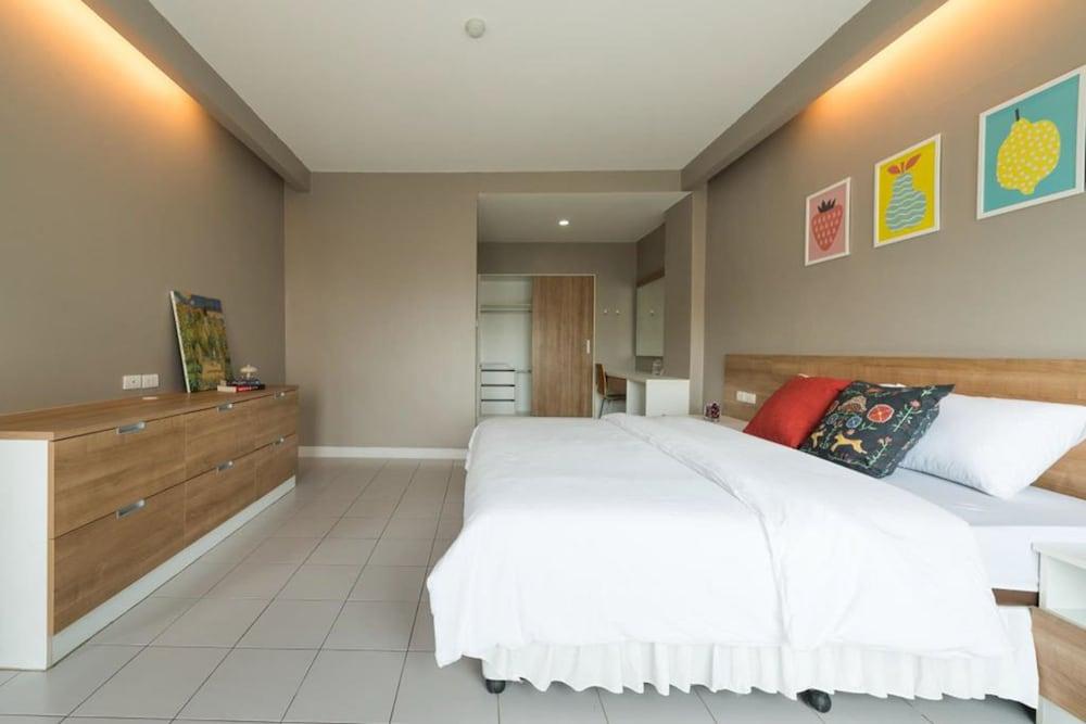 J Park at Chinnakhet