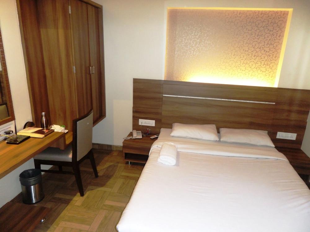 Hotel Rajvikas Residency