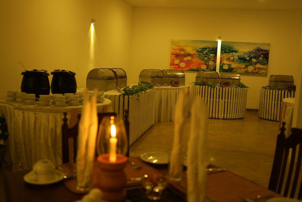 The Beach Hotel Oasis Bridge