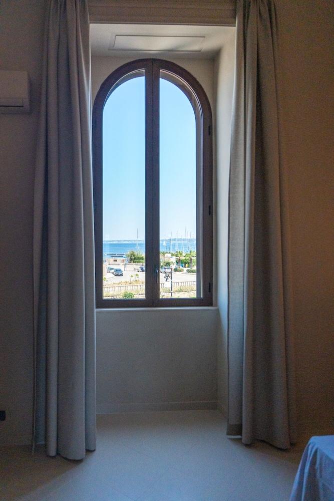 Palazzo Vergine I Due Mari