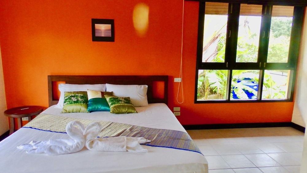 3 Bedroom Villa Beach Front Resort TG21