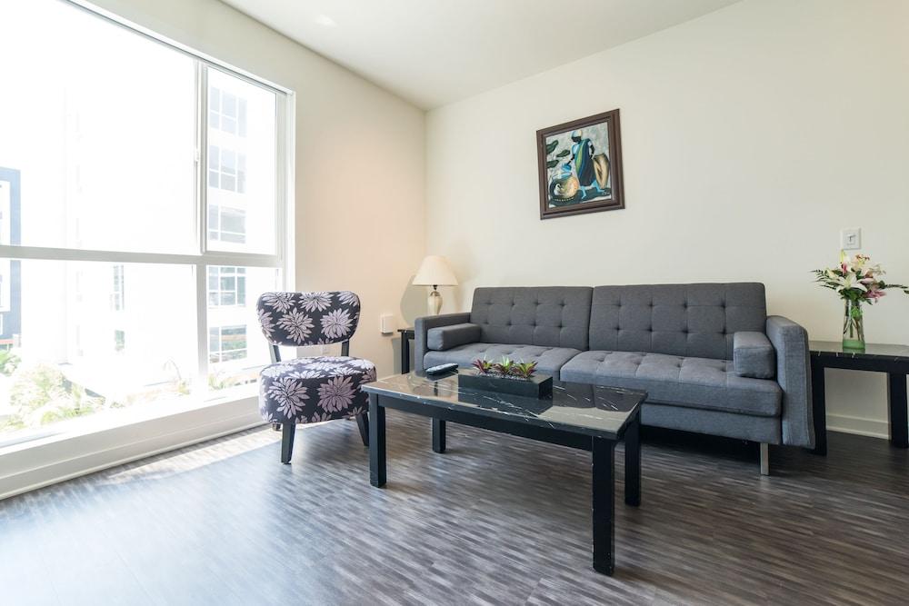 Ginosi Downtown Apartel