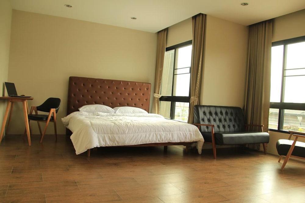 The Residence Thepkanjana