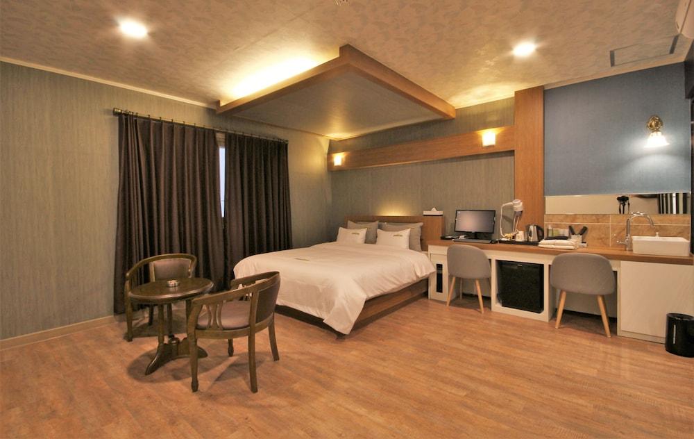 GoldenRoot Hotel in Gimhae