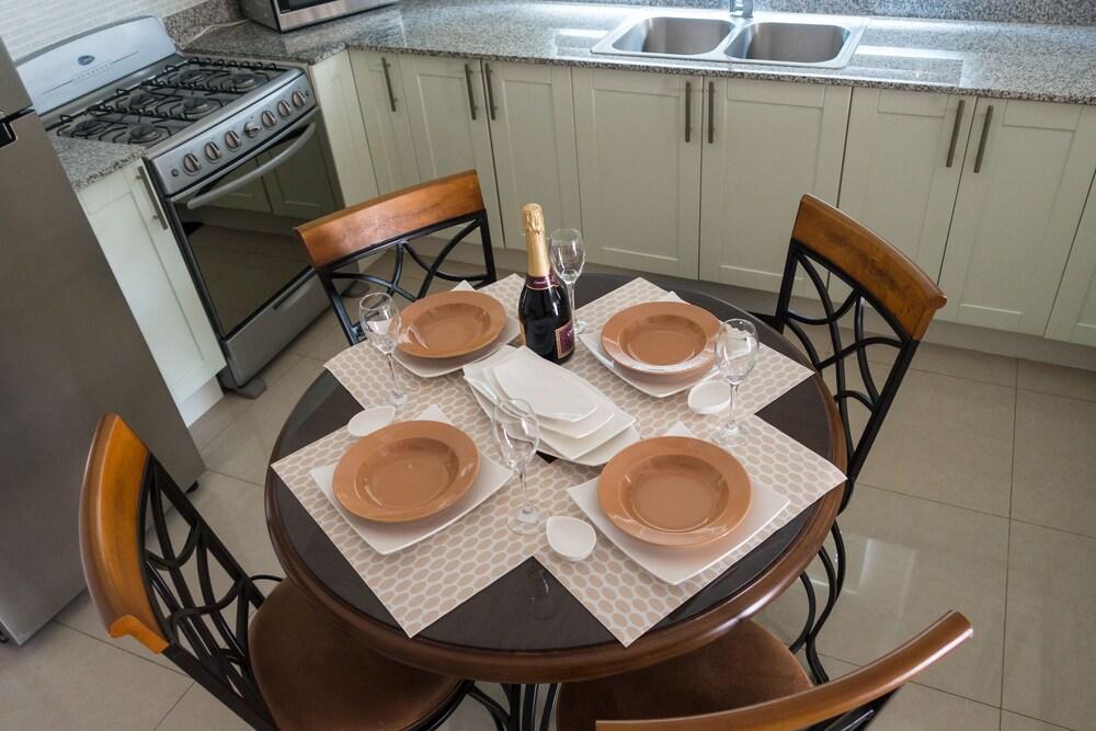 The Country Club Villa I