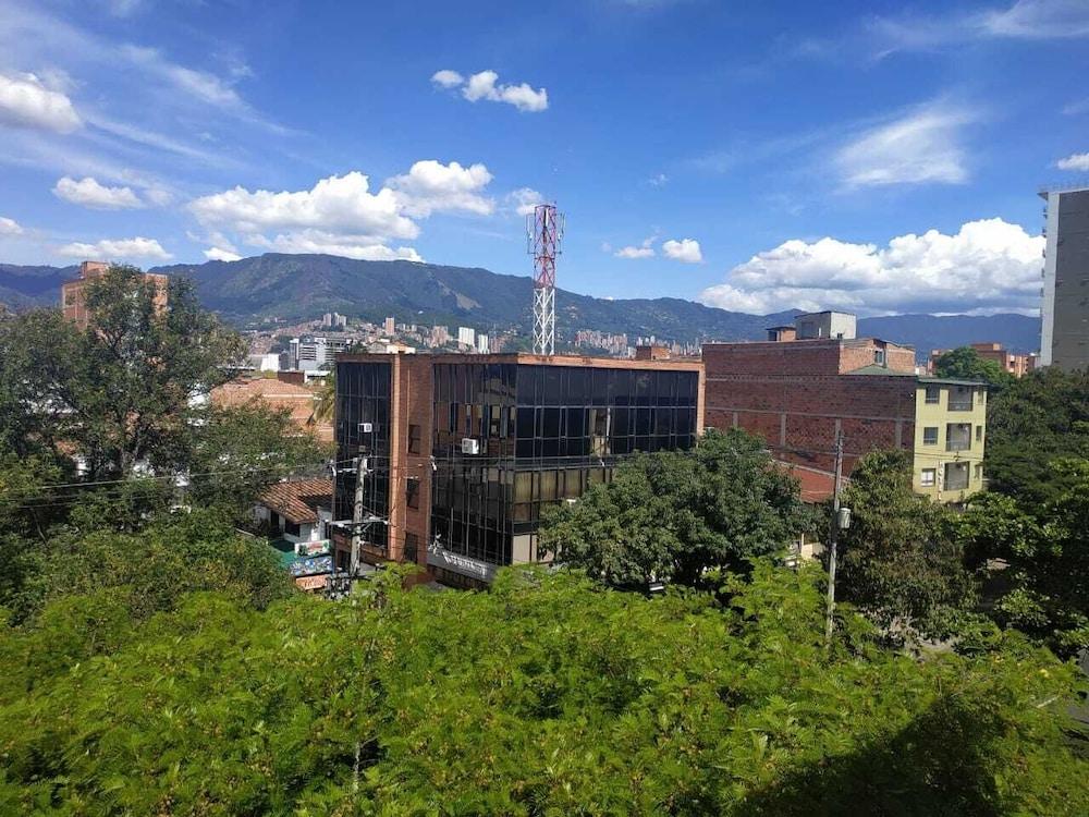 Apartahotel Montes la 70