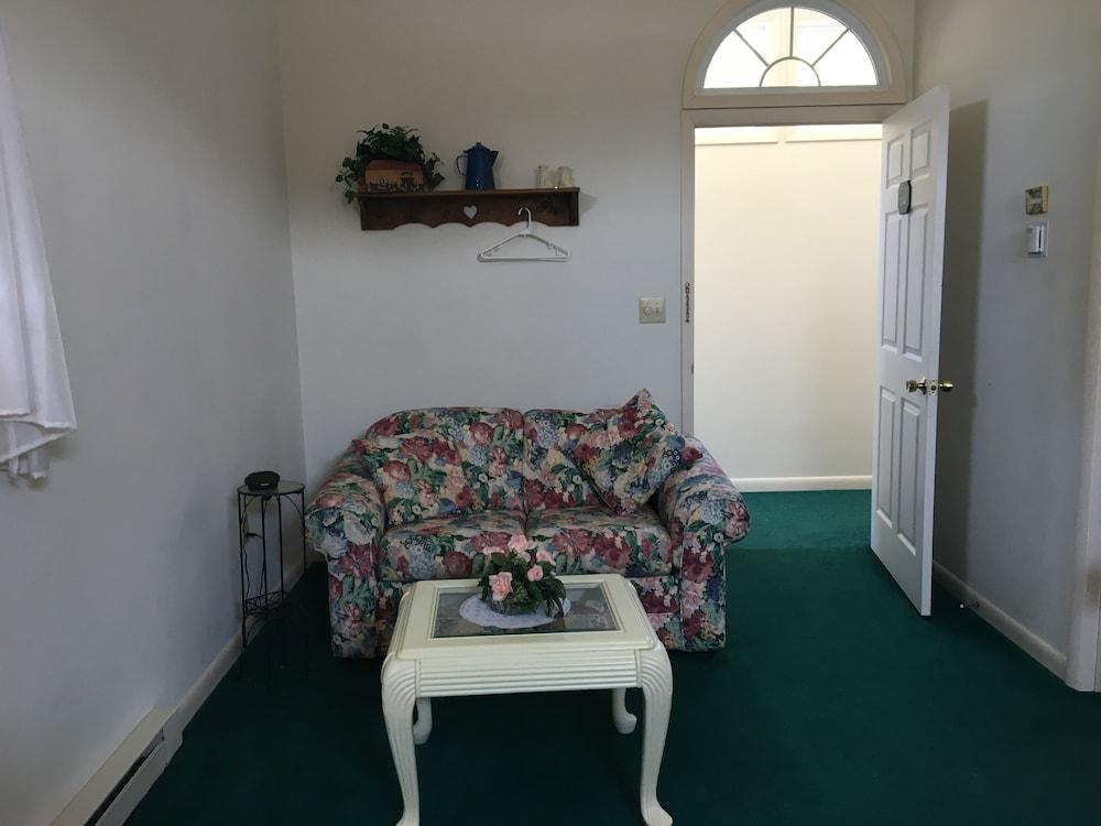 Maria's Garden and Inn