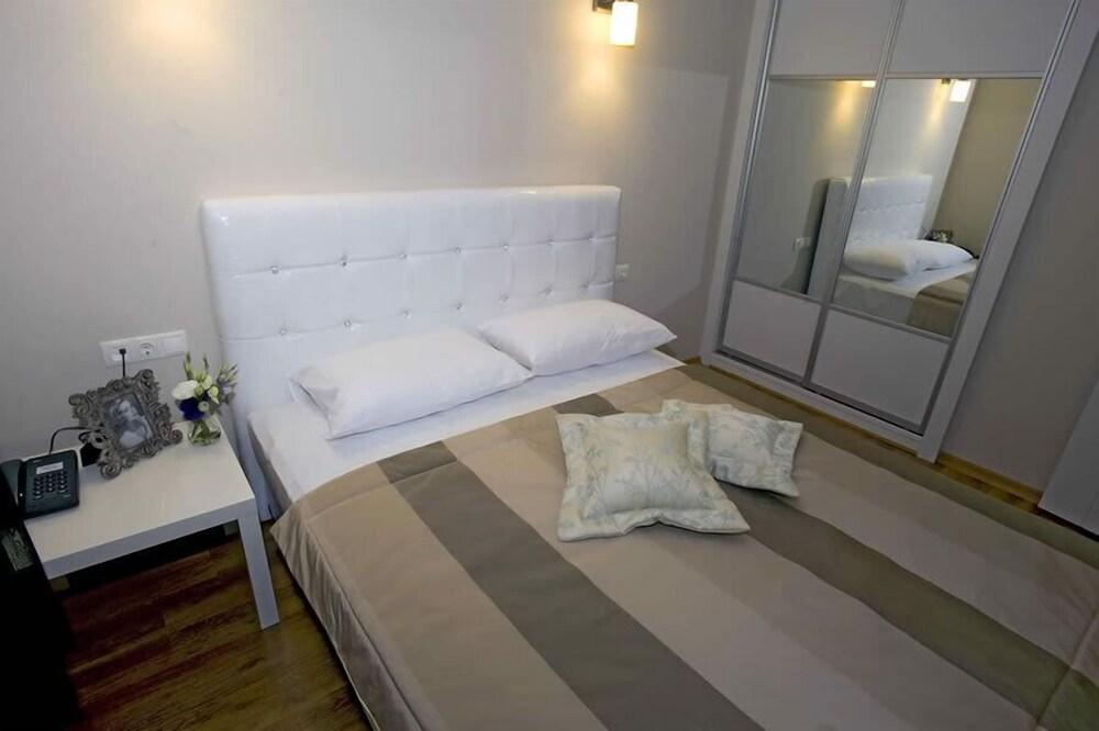 Kondo Suites & Residence