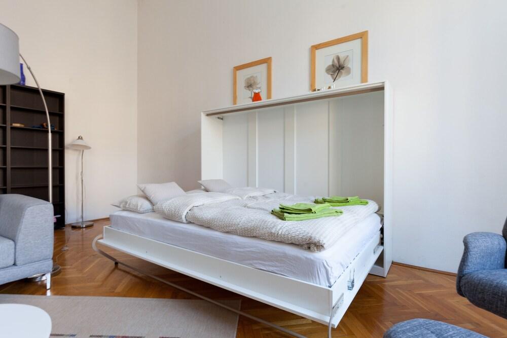 Budapestay Apartments