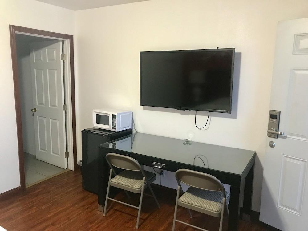 Norwalk Inn & Suites