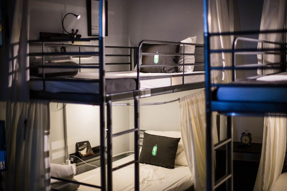 Nomada Urban Beach Hostel - Adults Only