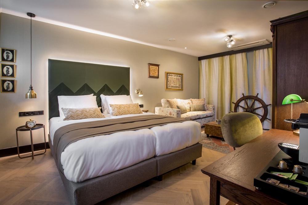 The Hendrick's Hotel