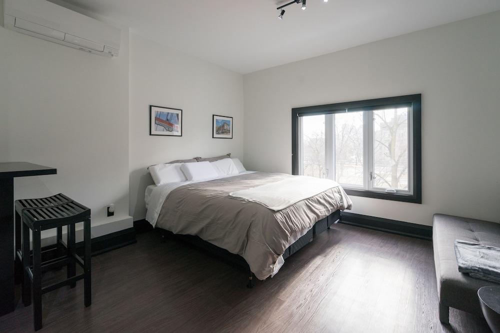 Applewood Suites - Queen West Studio