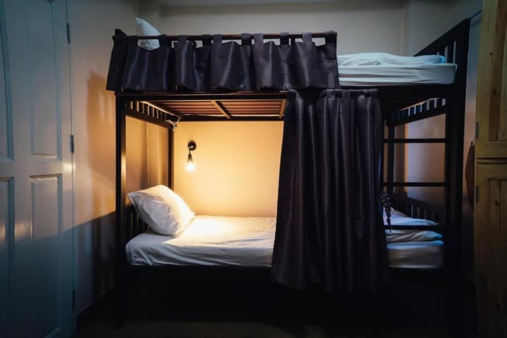 Small Space Cafe and Hostel