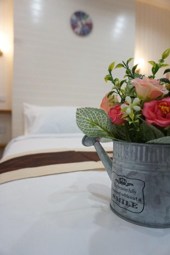 The Aam Resort Bang Sa-Re