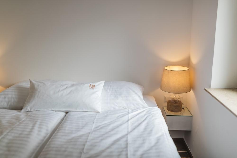 18Arts Hotel - Living in a Gallery!