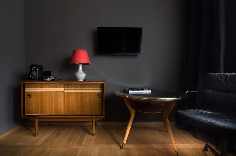 The Flushing Meadows Hotel & Bar