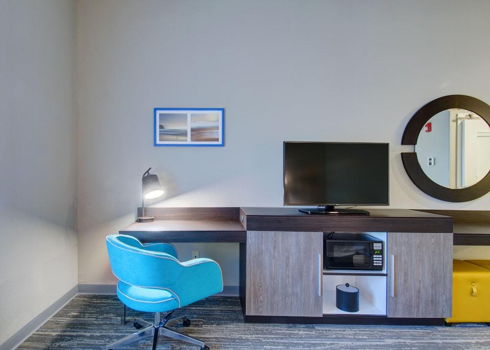 Hampton Inn & Suites Boston/Stoughton