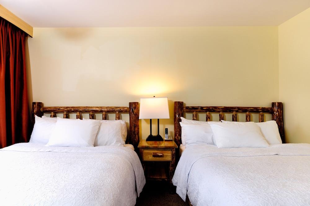 Adirondack Spruce Lodge