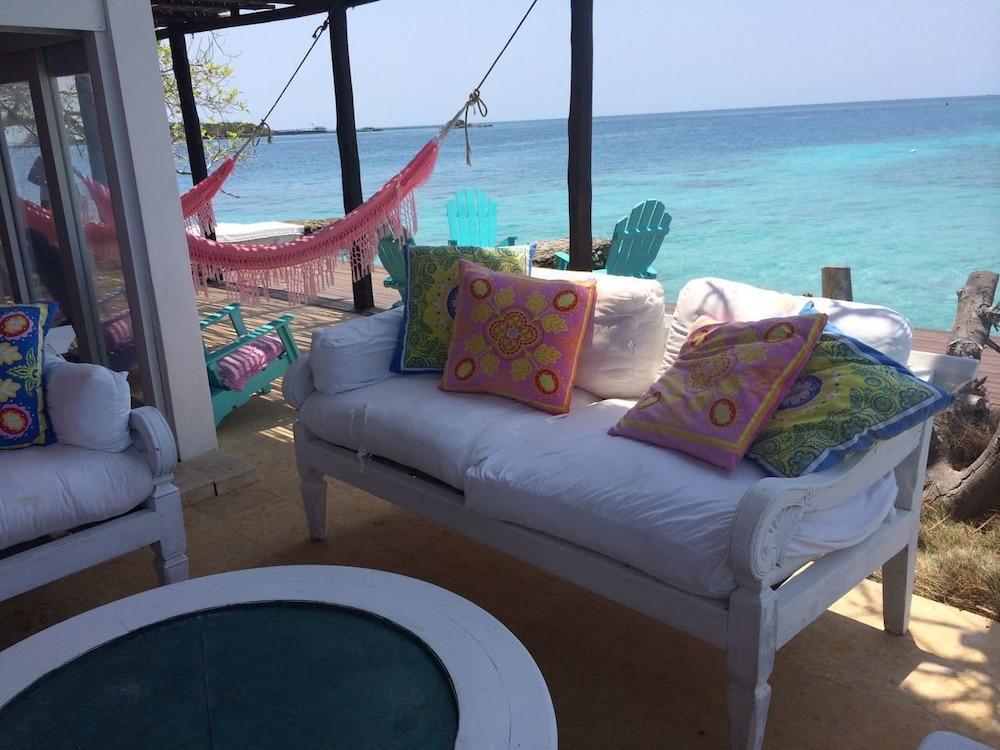 Isla Rosa Boutique by NOMAD GURU