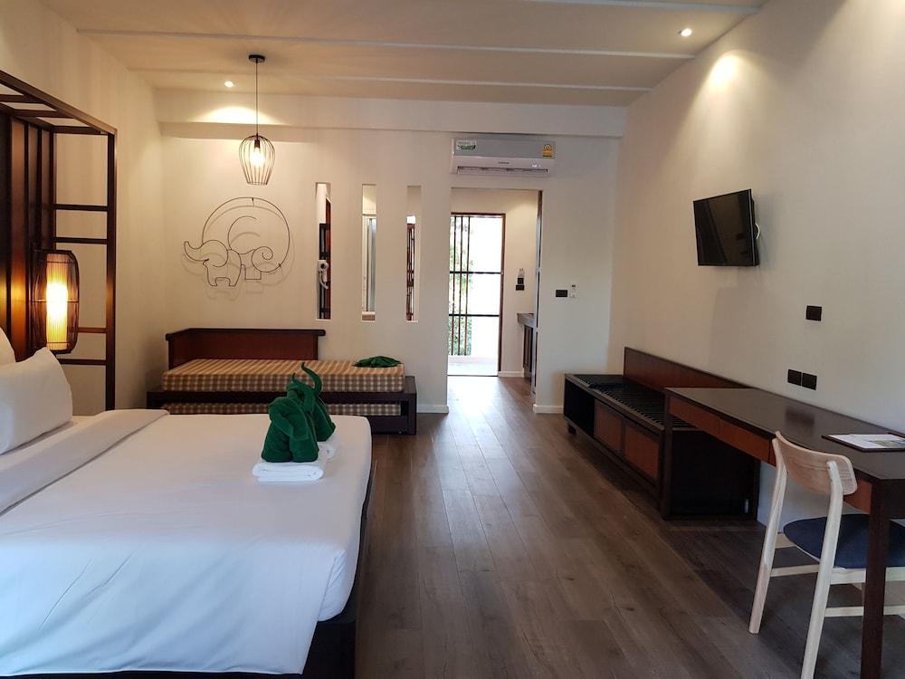 AYARA VILLAS KHAOLAK