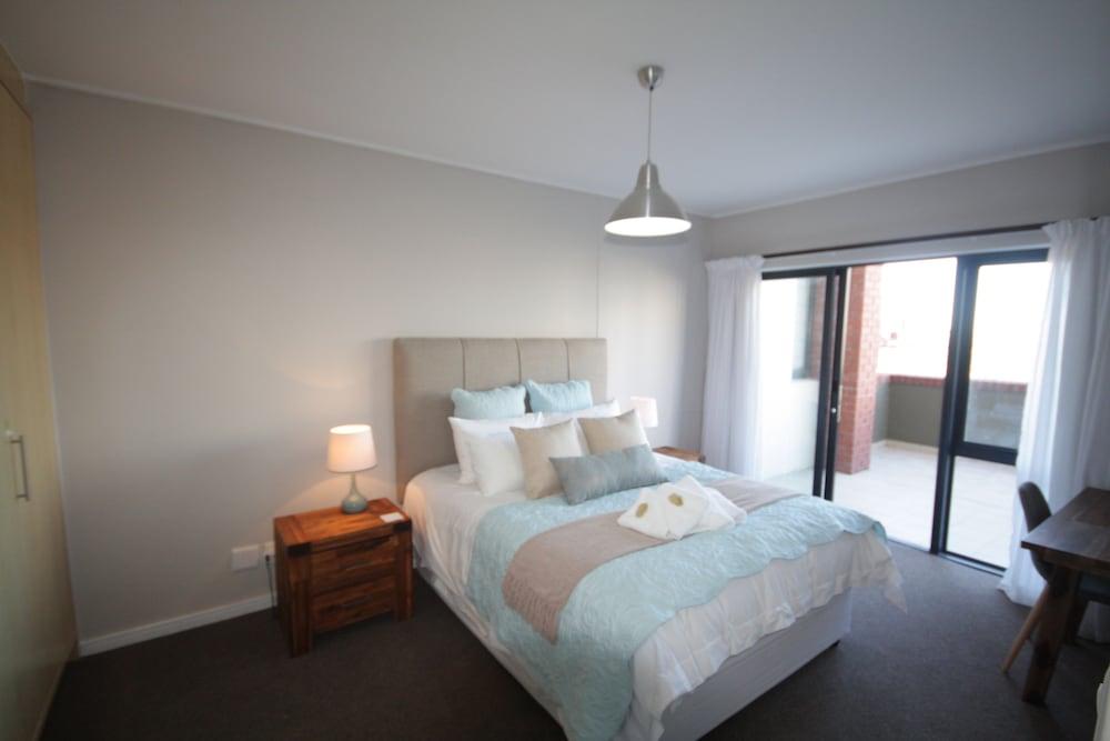 Manhattan Towers 507 by CTHA