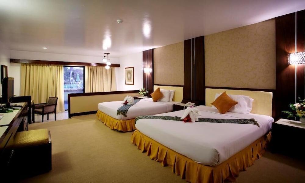 Pinehurst Golf Club & Hotel